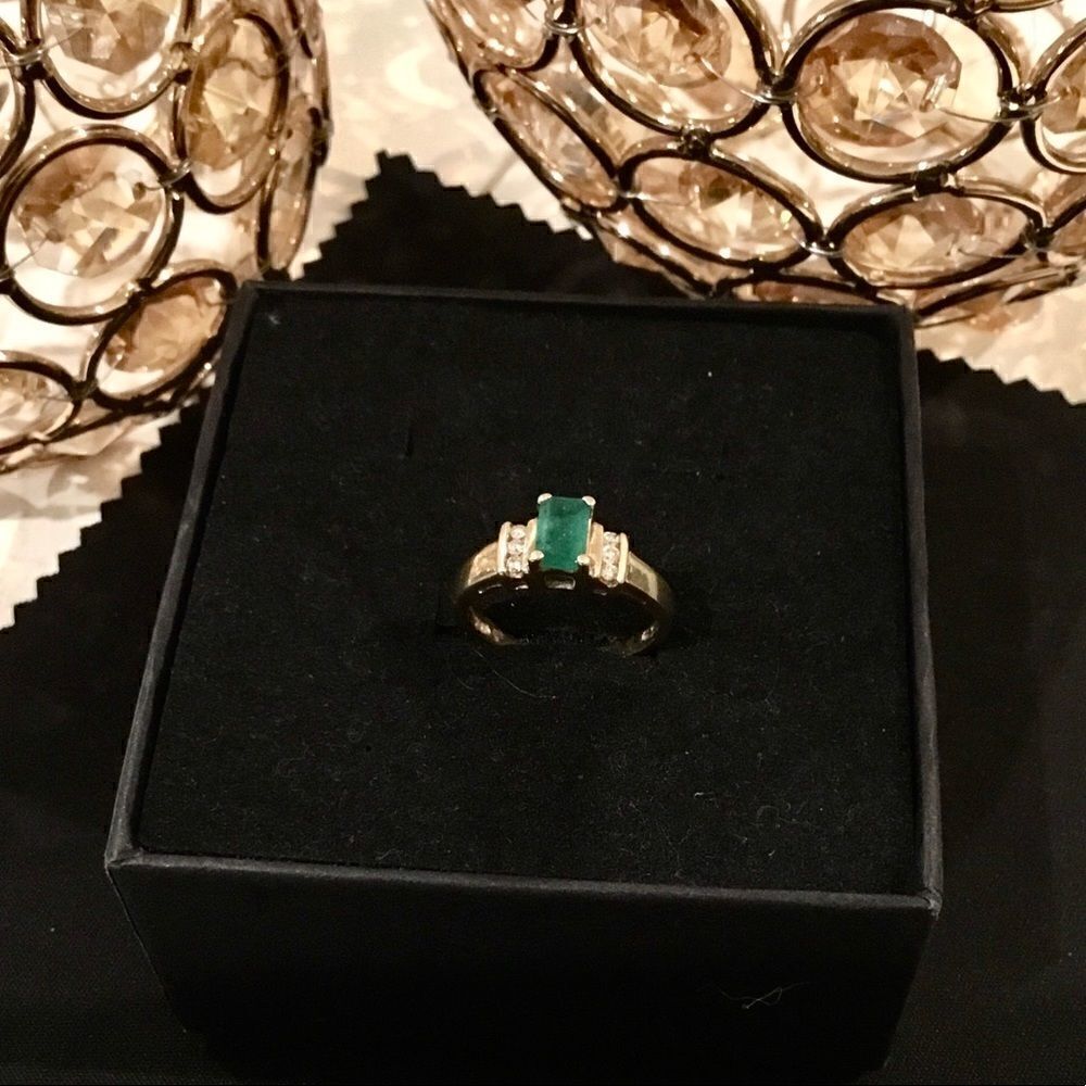EMERALD Stone and Diamond Accents 14 k gold